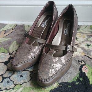 PICCADILLY // Pointy Toe Snakeskin Wedge